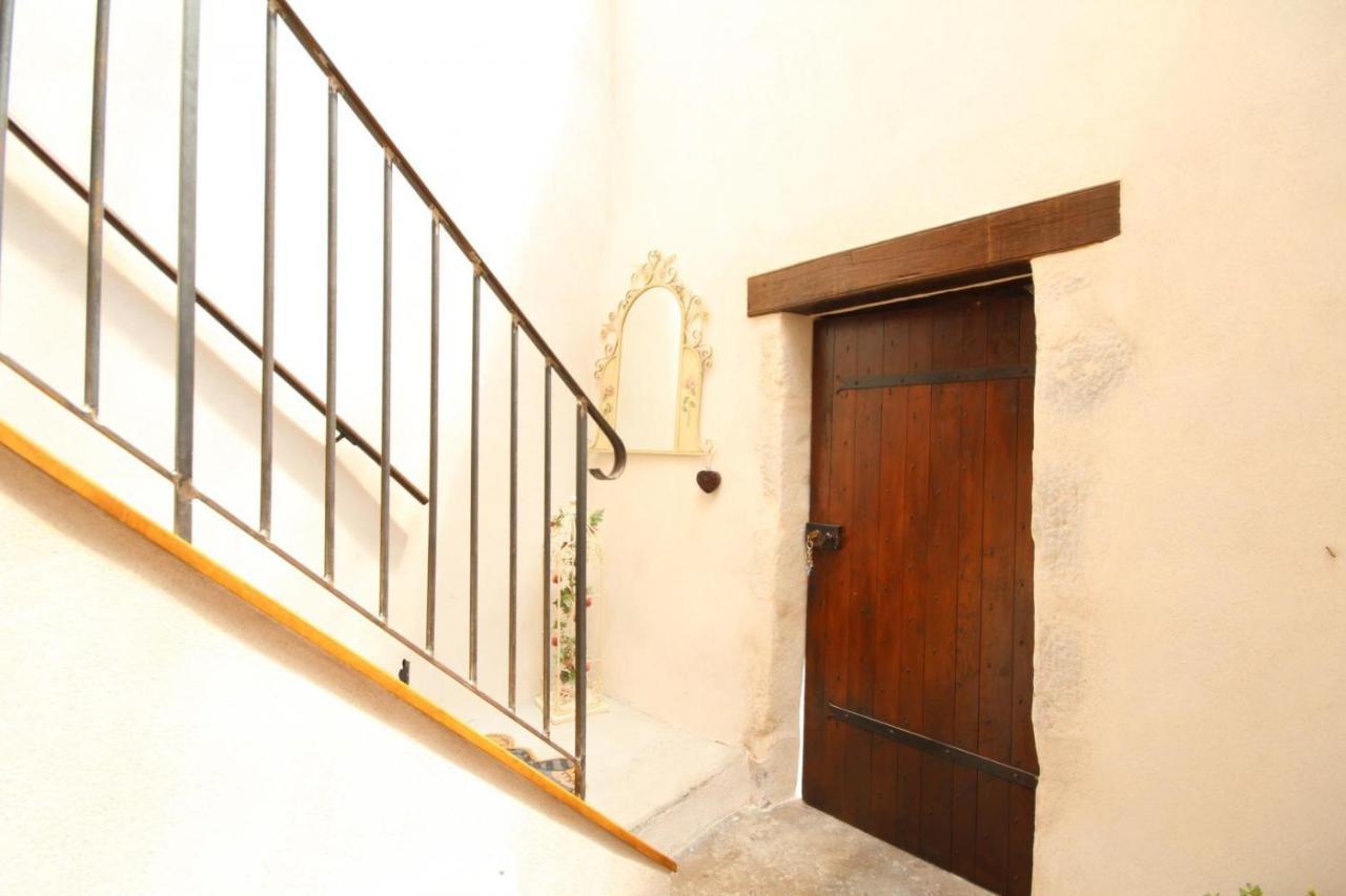 Au Coeur Du Chat Perche Arnay-le-Duc Exterior photo